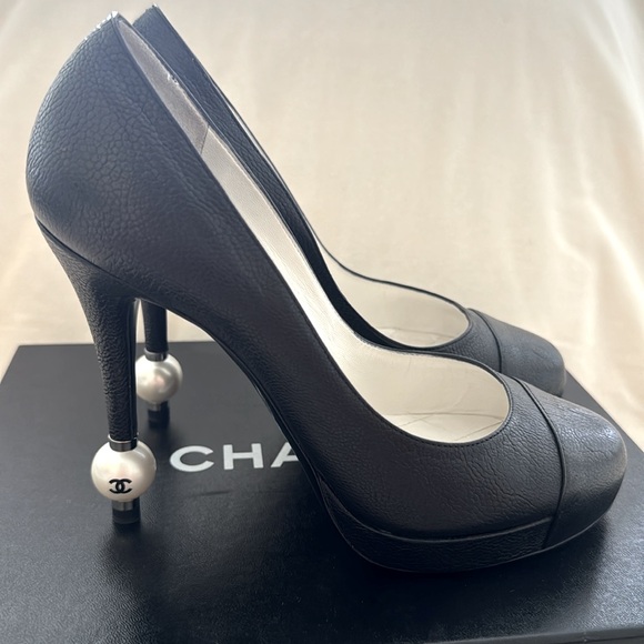 Chanel Pumps - Picture 2 of 11